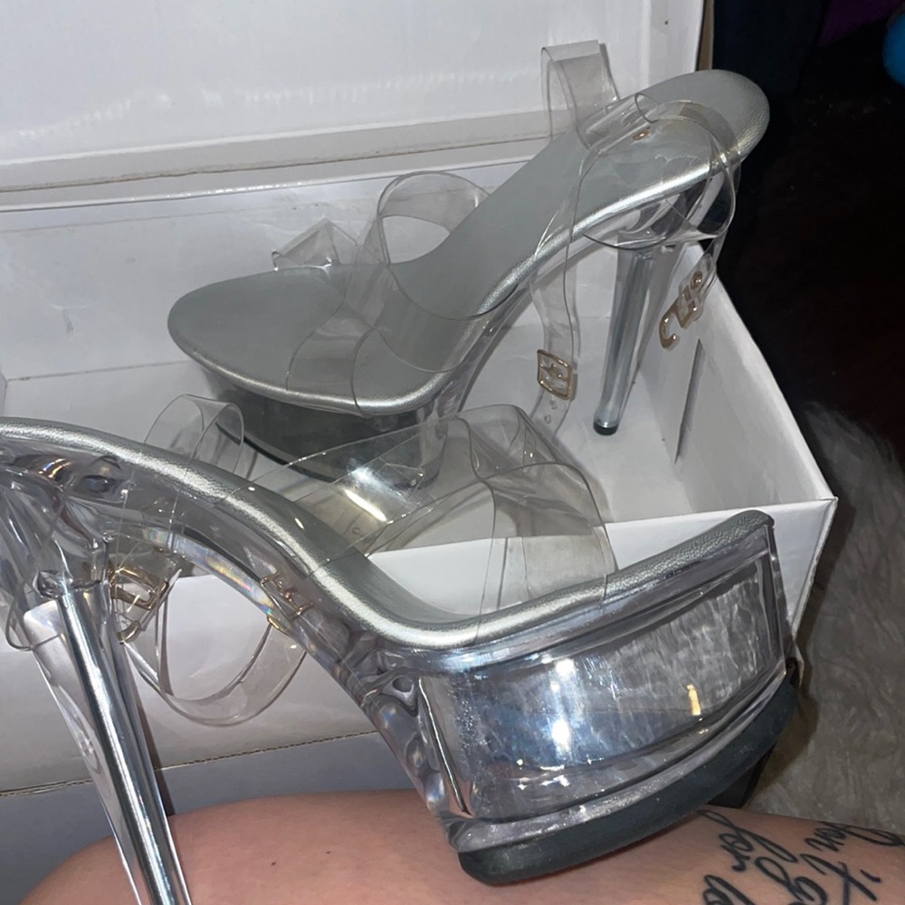 Heels size 6 never worn